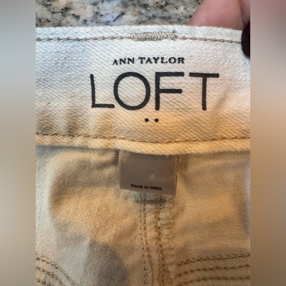 Ann Taylor Classic White Straight Leg Jeans. Size 8 Boyfriend cut - Picture 9 of 9